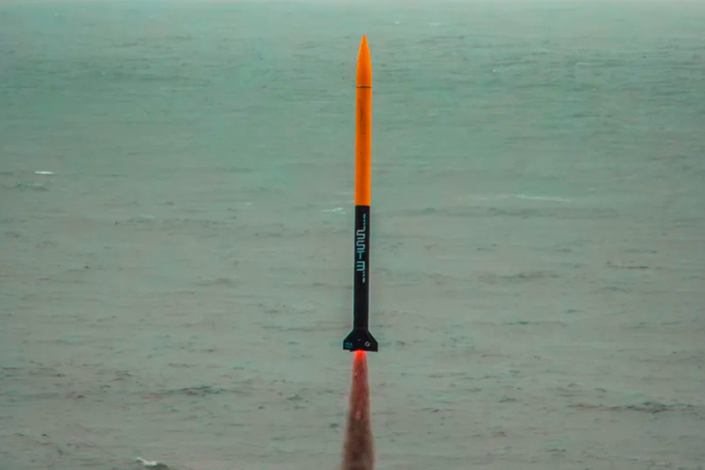 The 3.5-meter-long SST3 soared to an altitude of 8.3 kilometers, becoming the largest solid-propellant sounding rocket launched in Taiwan to date by a university-led team. (Photo credit: TASA)